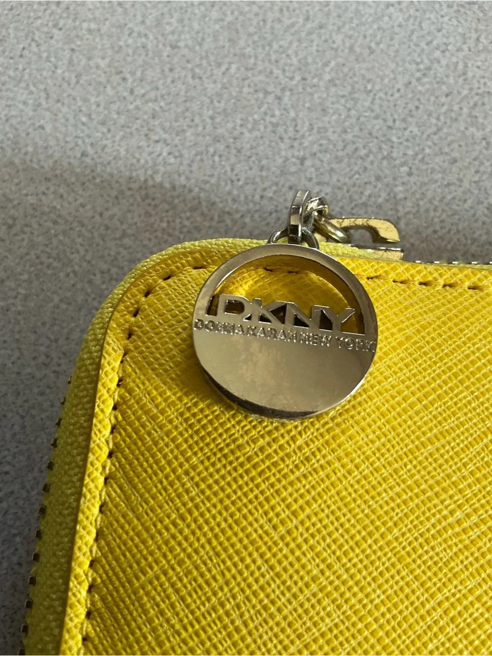 Dkny zip wallet