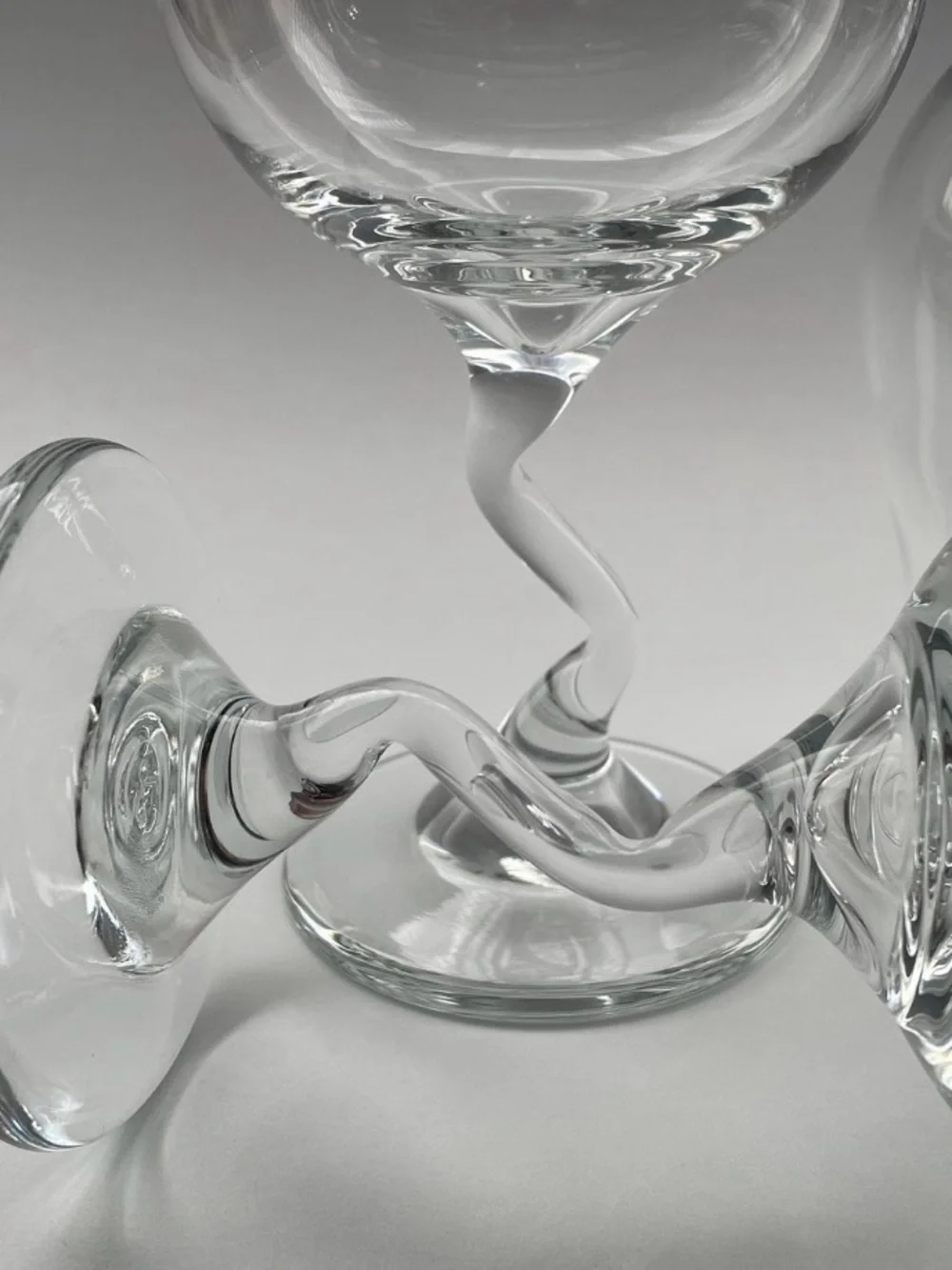 Libbey Z stem Clear Twisted hurricane Wine Glasses - Set of 4