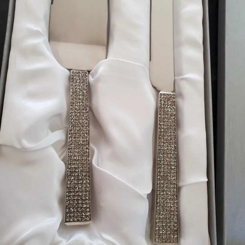Creative Gifts International wedding cake