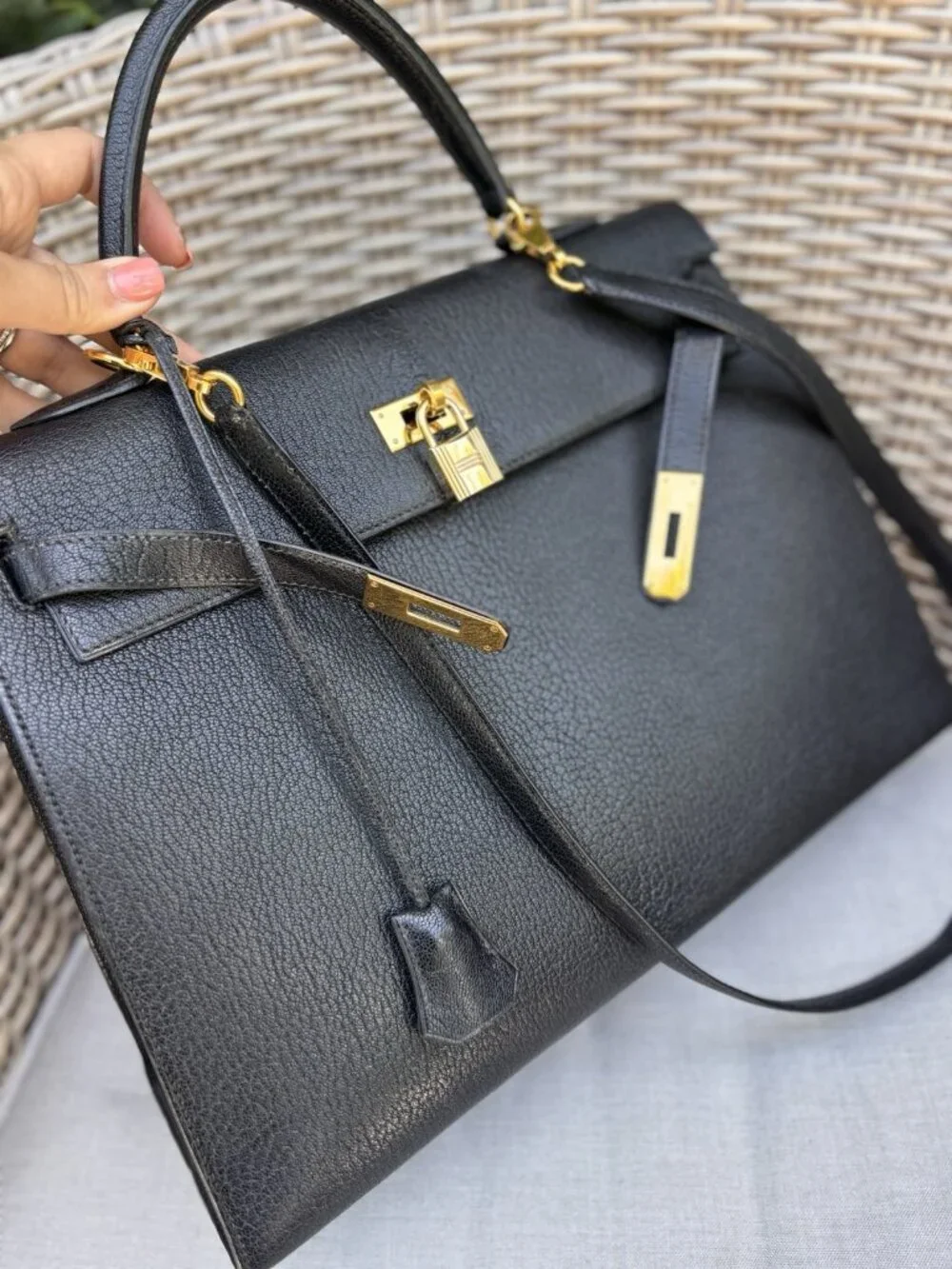 Authentic HERMES KELLY 35 black Chèvre de Coromand leather gold hardware RARE ⭐️