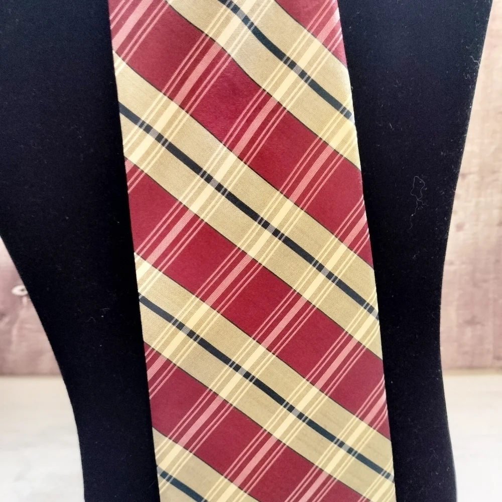 Tommy Hilfiger Red and Cream Plaid Checks Italian Silk Tie Necktie Traditional