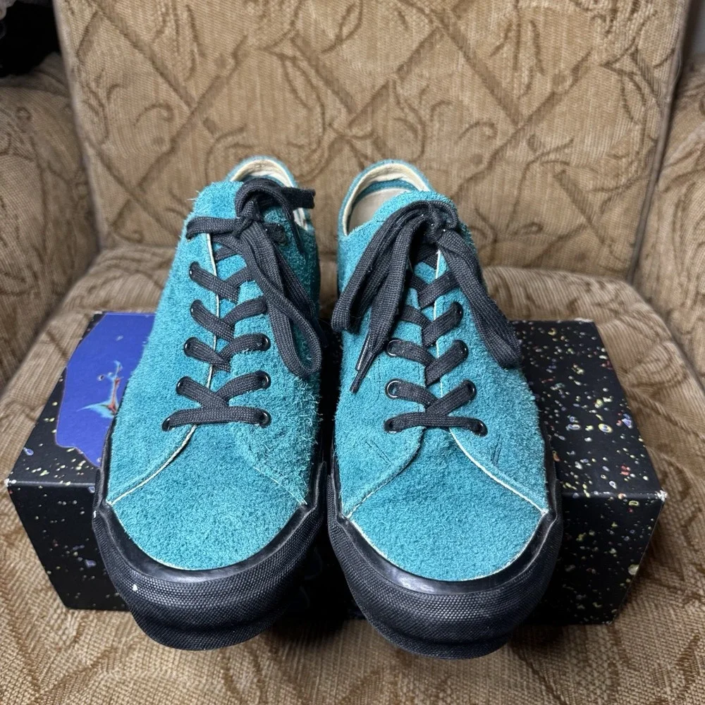 Vans comes excellent laces