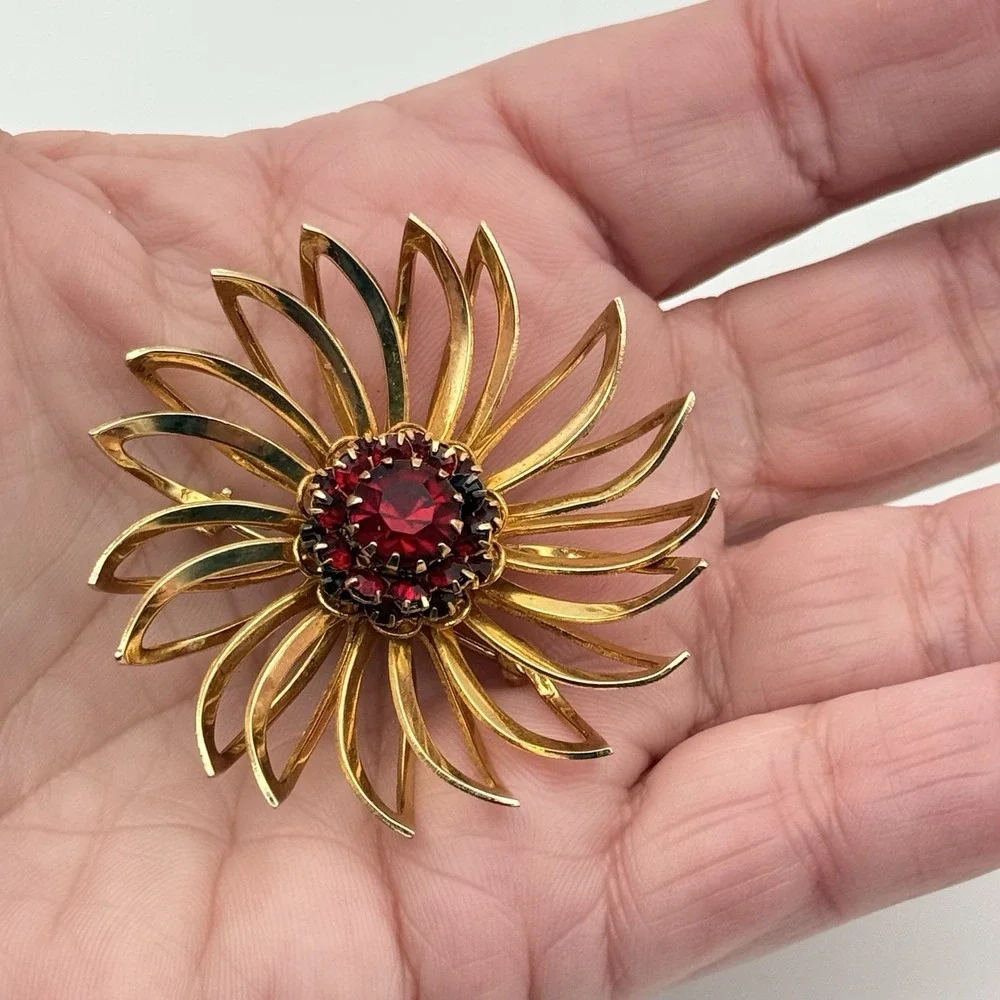 Vintage Sarah Coventry Brooch Flower Gold Tone Red Rhinestone Starburst Pin