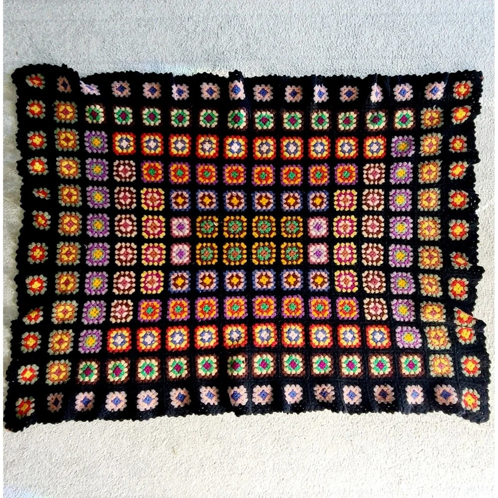 Vintage Crocheted Granny Square Afghan Throw Blanket Ruffled Edge 3x4 BOHO