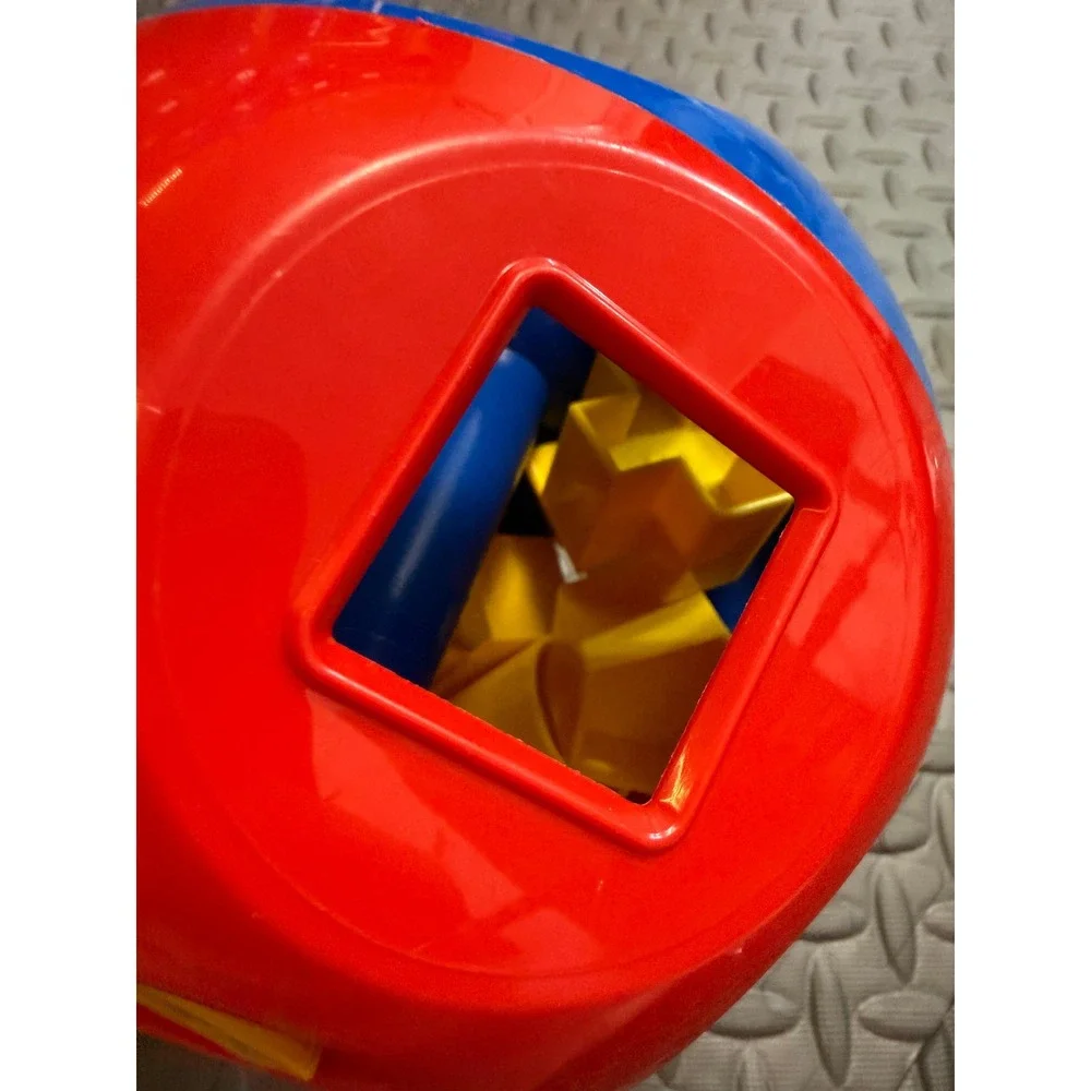 Tupperware counting yellow shape