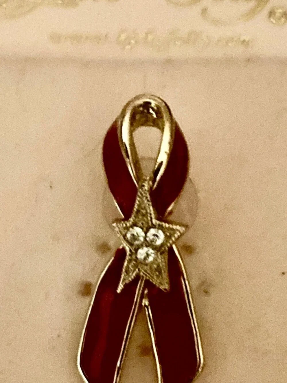 KIRKS FOLLY VINTAGE RED AWARENESS RIBBON TAC PIN W/RHINESTONE FILLED STAR