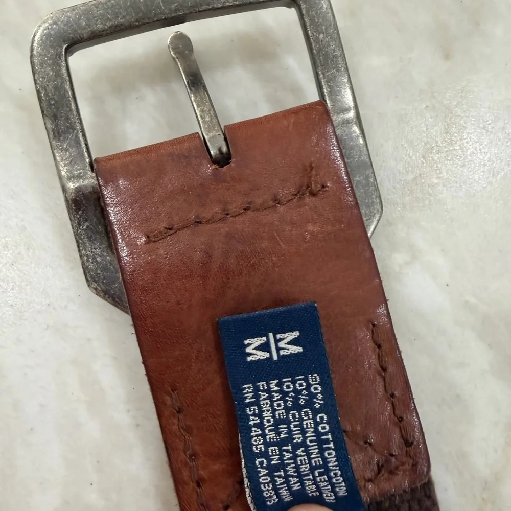 American Eagle Outfitters finish metal canvas
