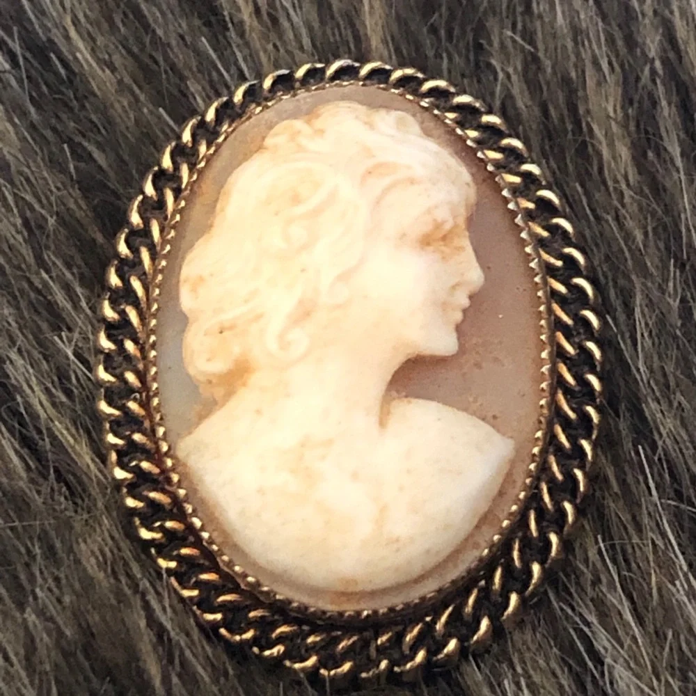 Antique 1940s Catamore 1/20 12kt GF cameo brooch