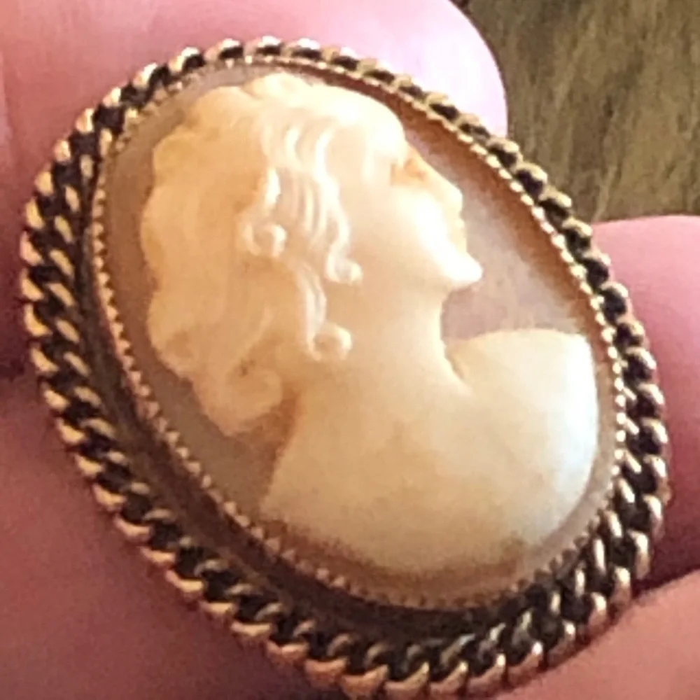 Antique 1940s Catamore 1/20 12kt GF cameo brooch