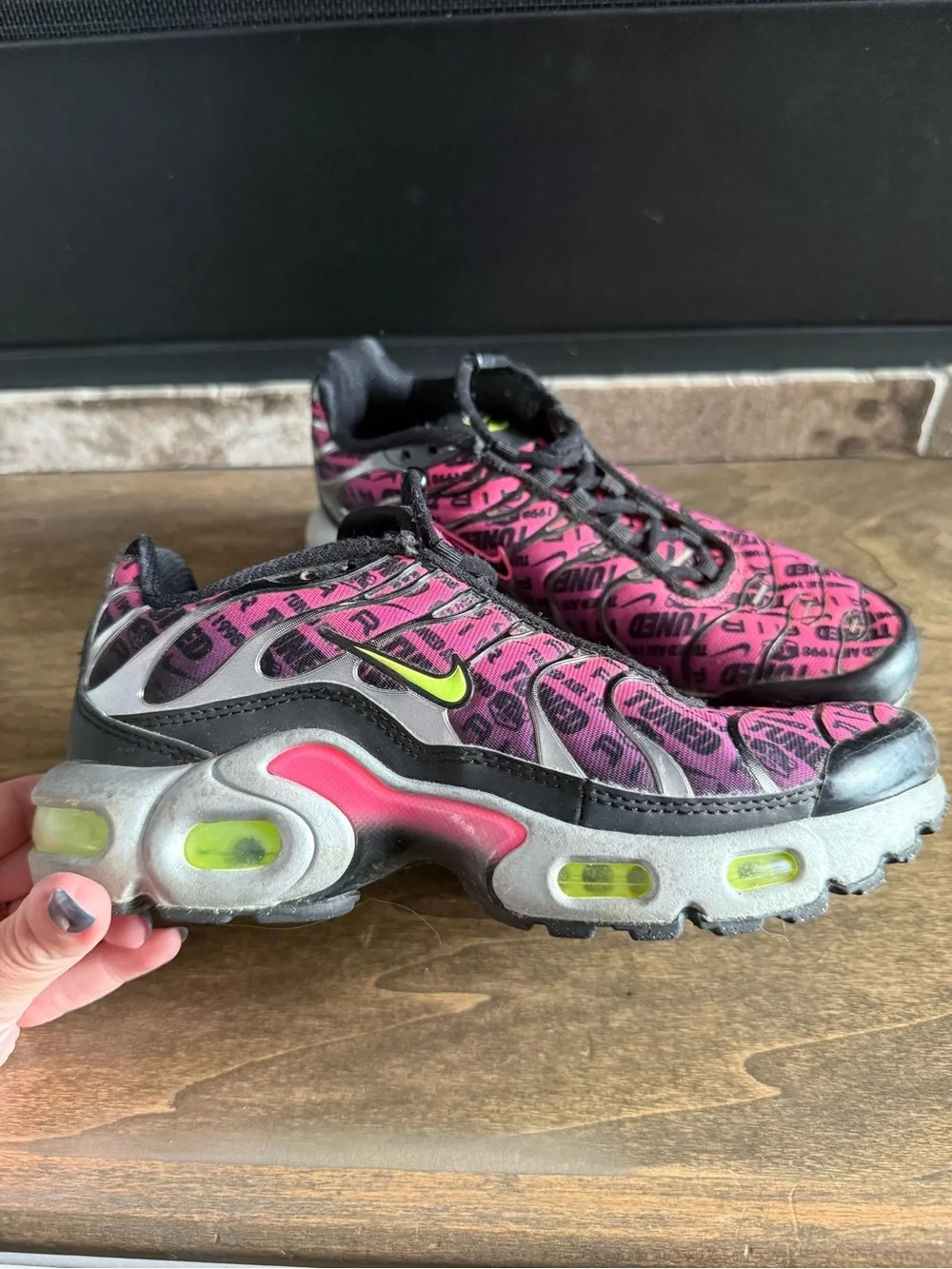 Nike Air Max Plus Mercurial XXV Sneaker Pink Black Volt Unisex Kids US 4Y EU 36