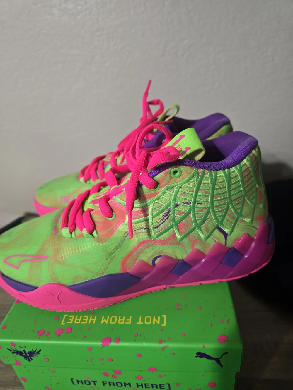 PUMA Melo's (barley worn) unisex kids Neon Green & Pink Athletic Sneakers