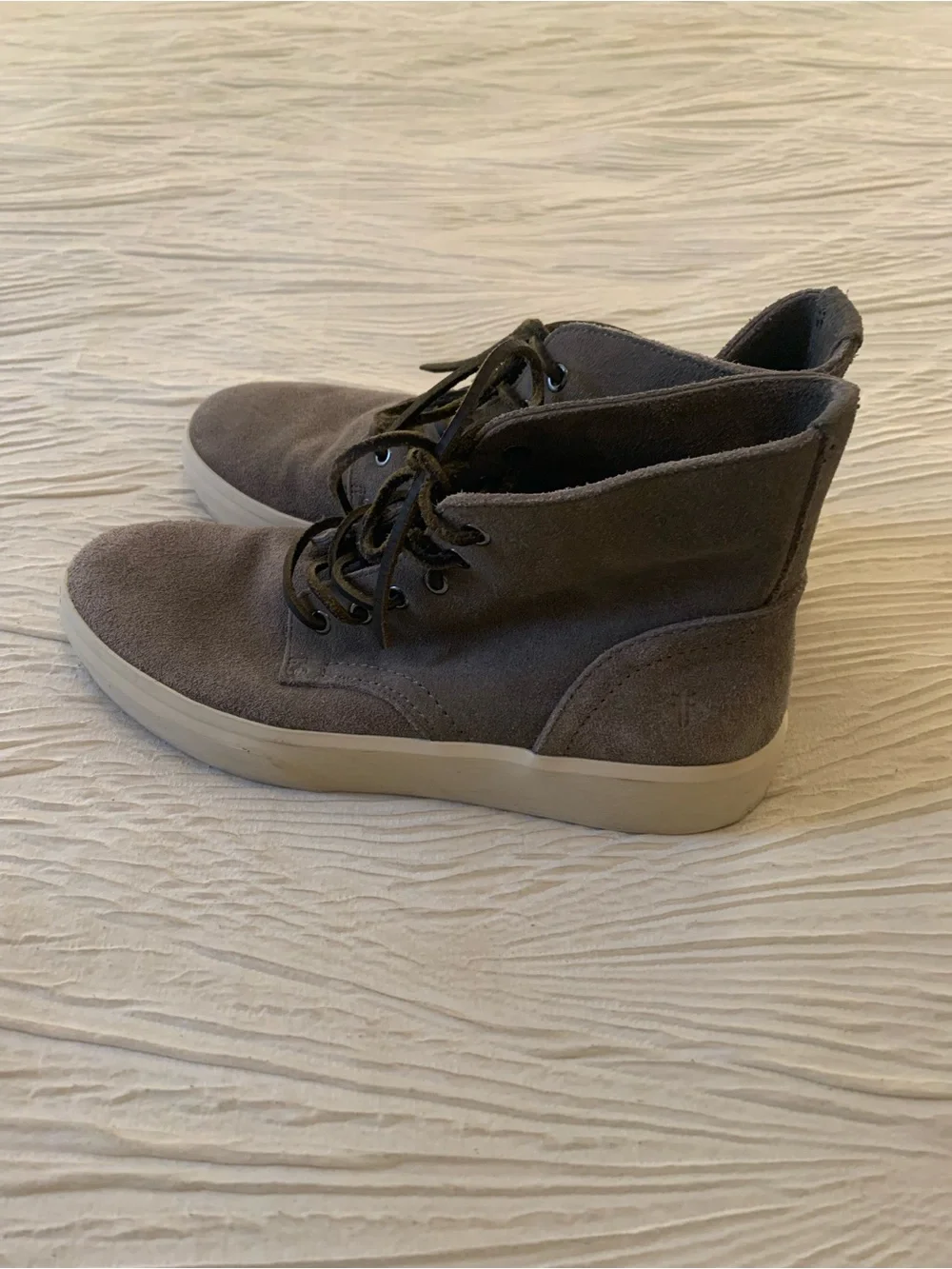 Frye excellent minimal