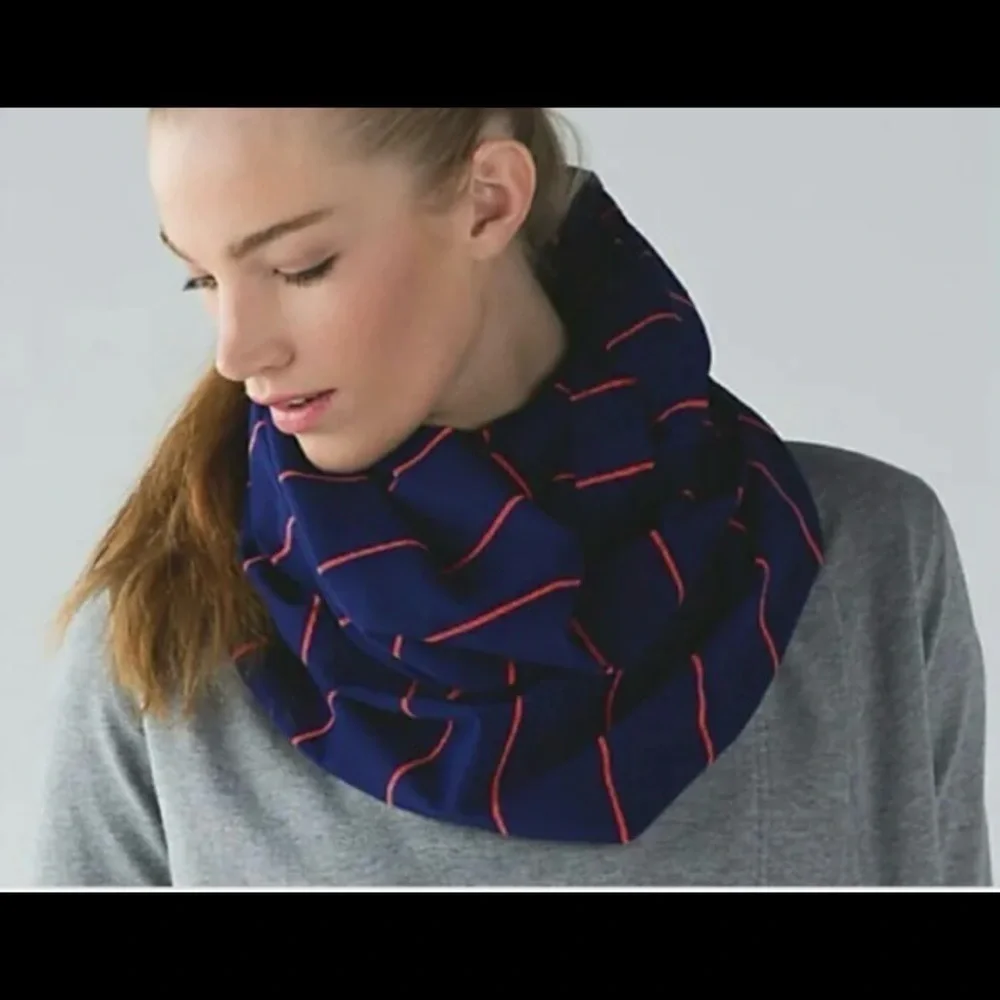 Lululemon Vinyasa scarf SHBG Sailor Stripe Hero Blue Alarming