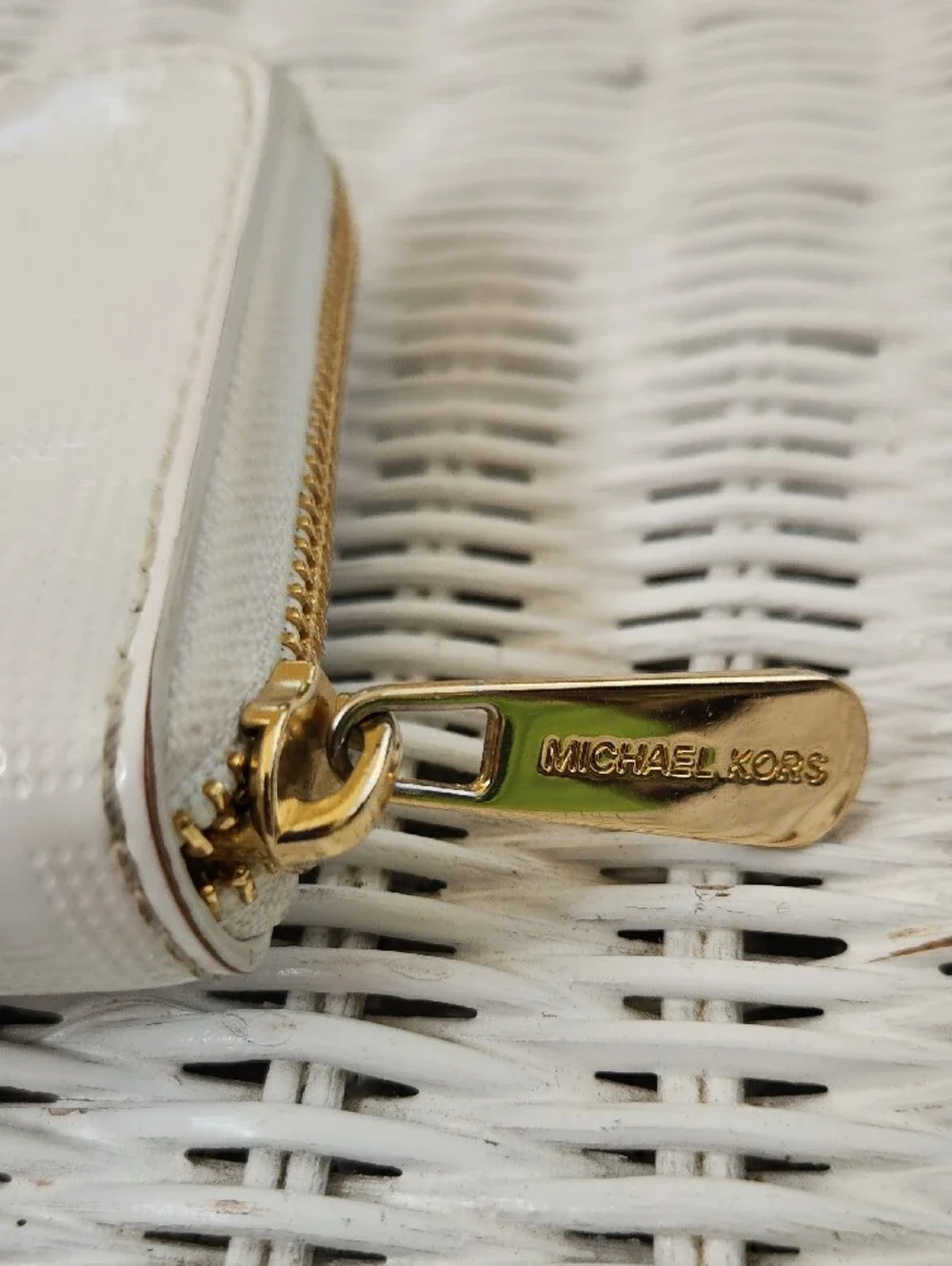 MICHAEL Michael Kors White Wallet with Gold Plaque Good Condition