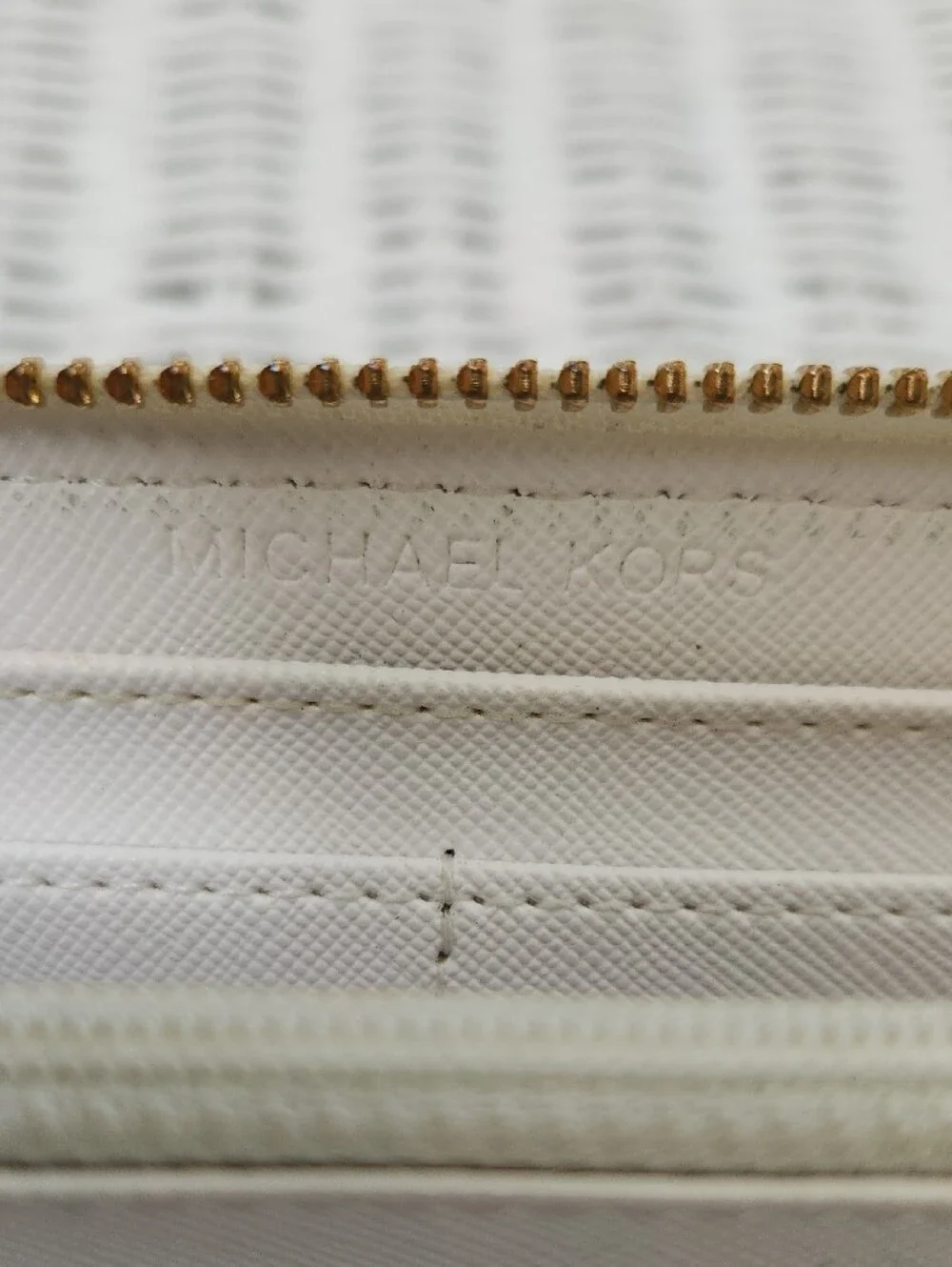 MICHAEL Michael Kors White Wallet with Gold Plaque Good Condition