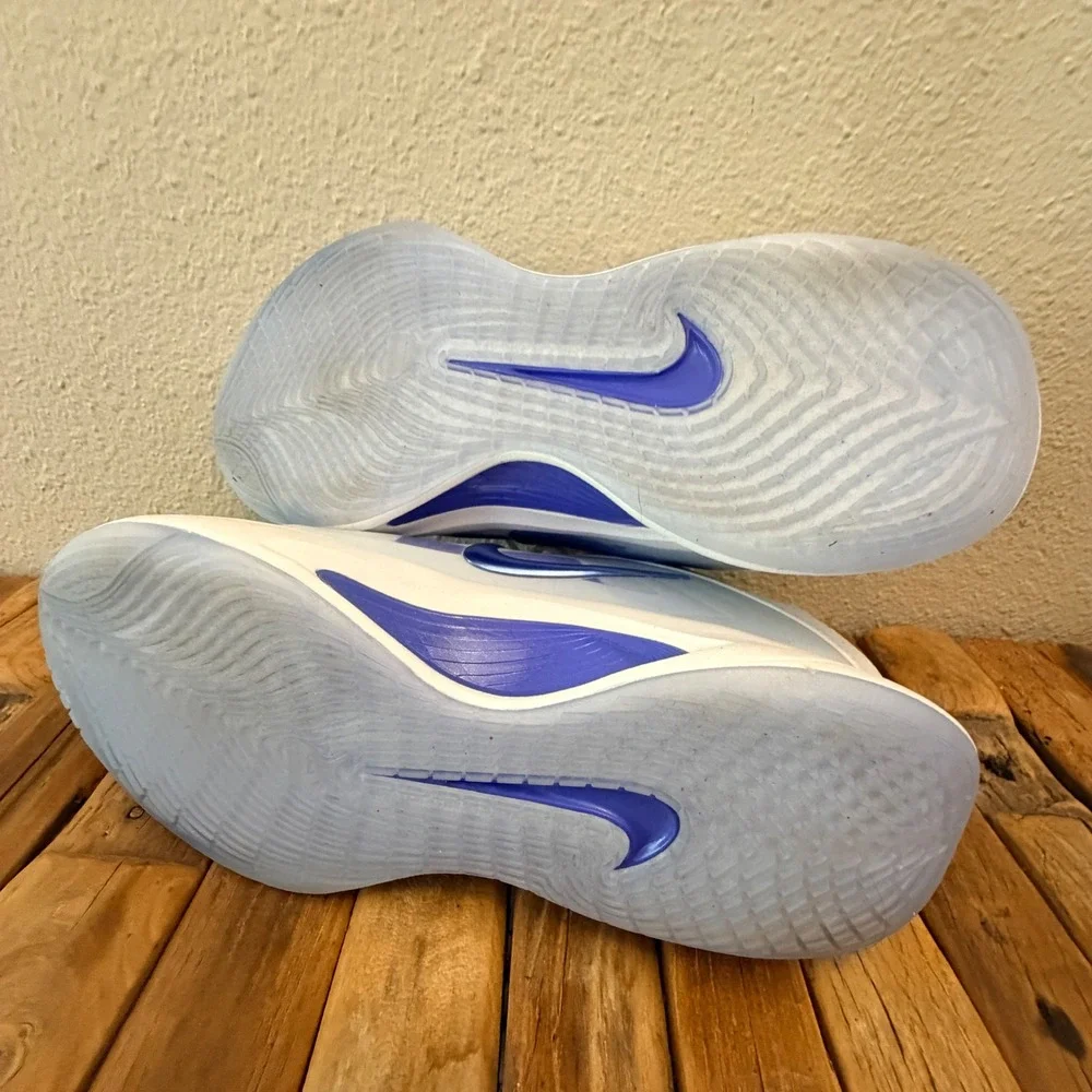 Nike cosmic agility
