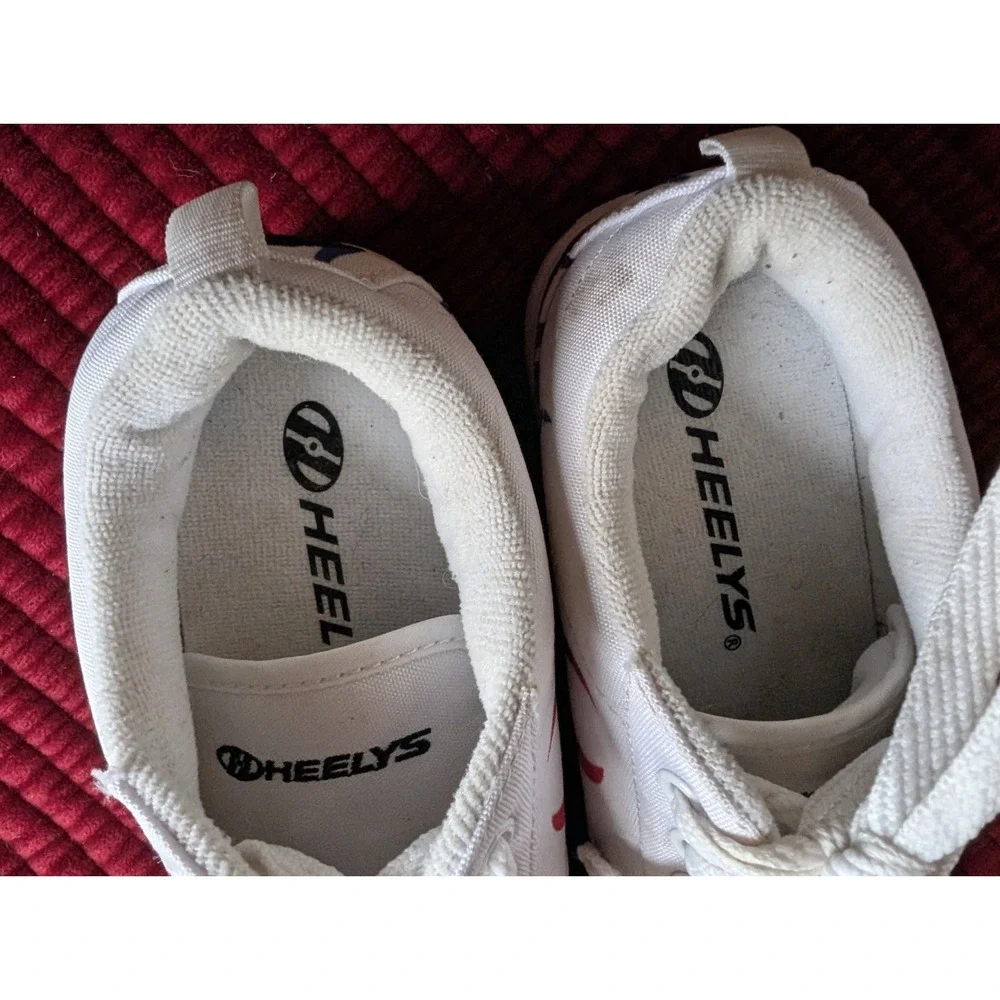 Heelys wear please