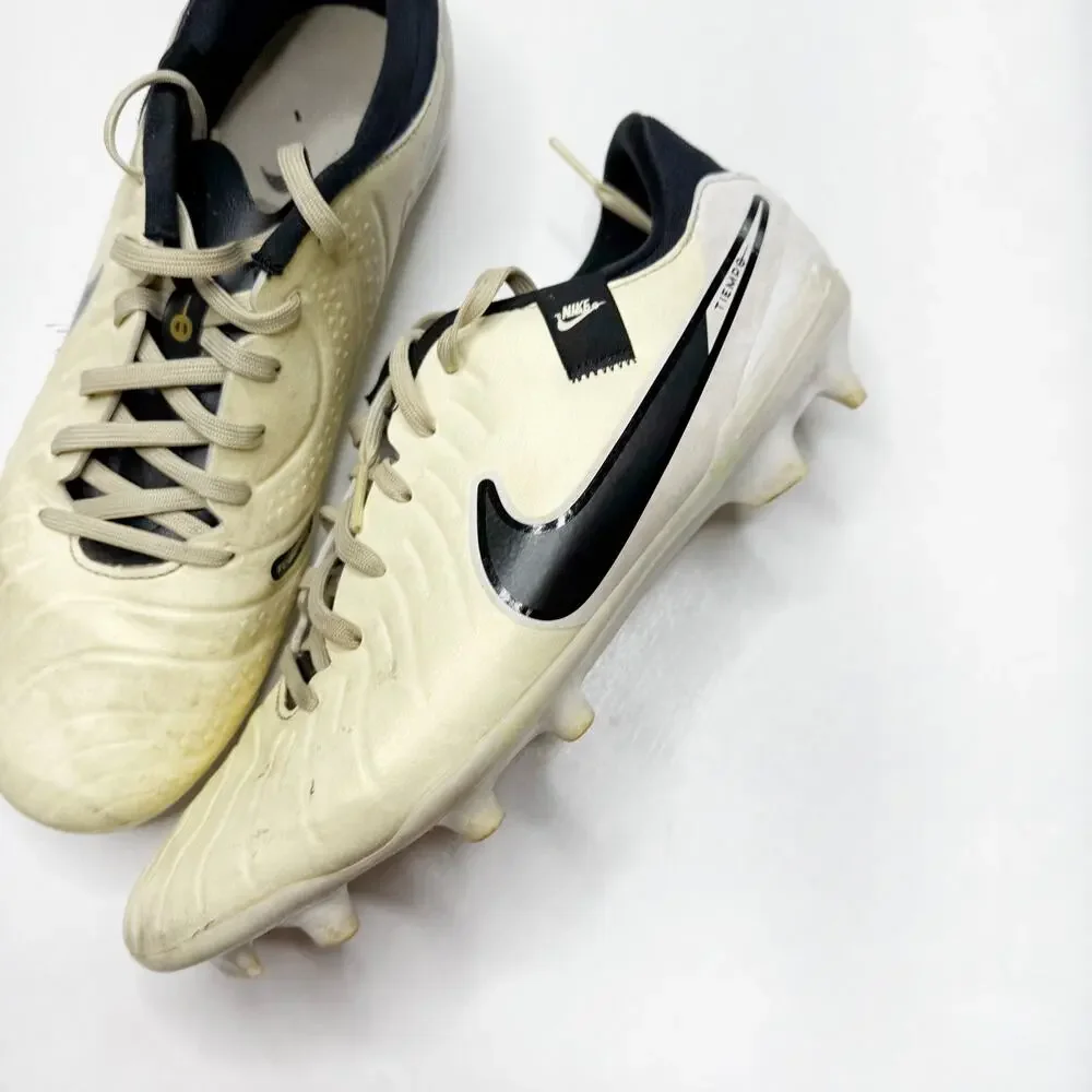 NIKE Tiempo Legend 10 Cleats