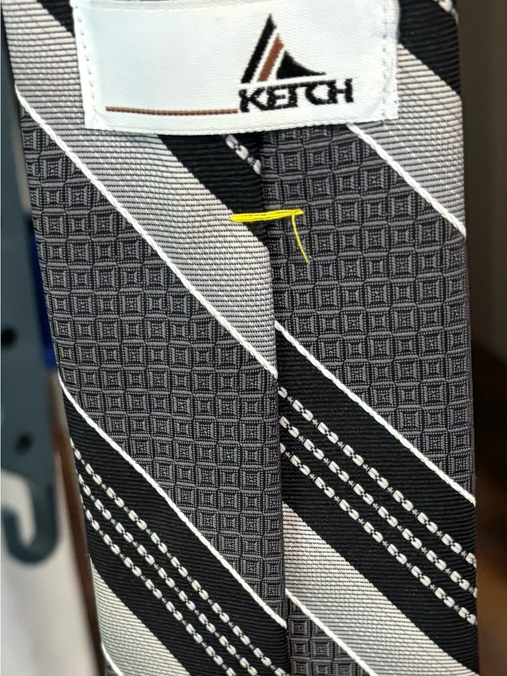 Ketch diagonal striped