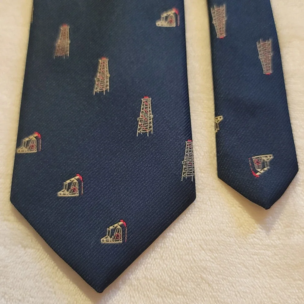 Briar Necktie Mens OS Navy Blue Oil Rig Digger Pumpjack Oilfield Silk Blend Tie