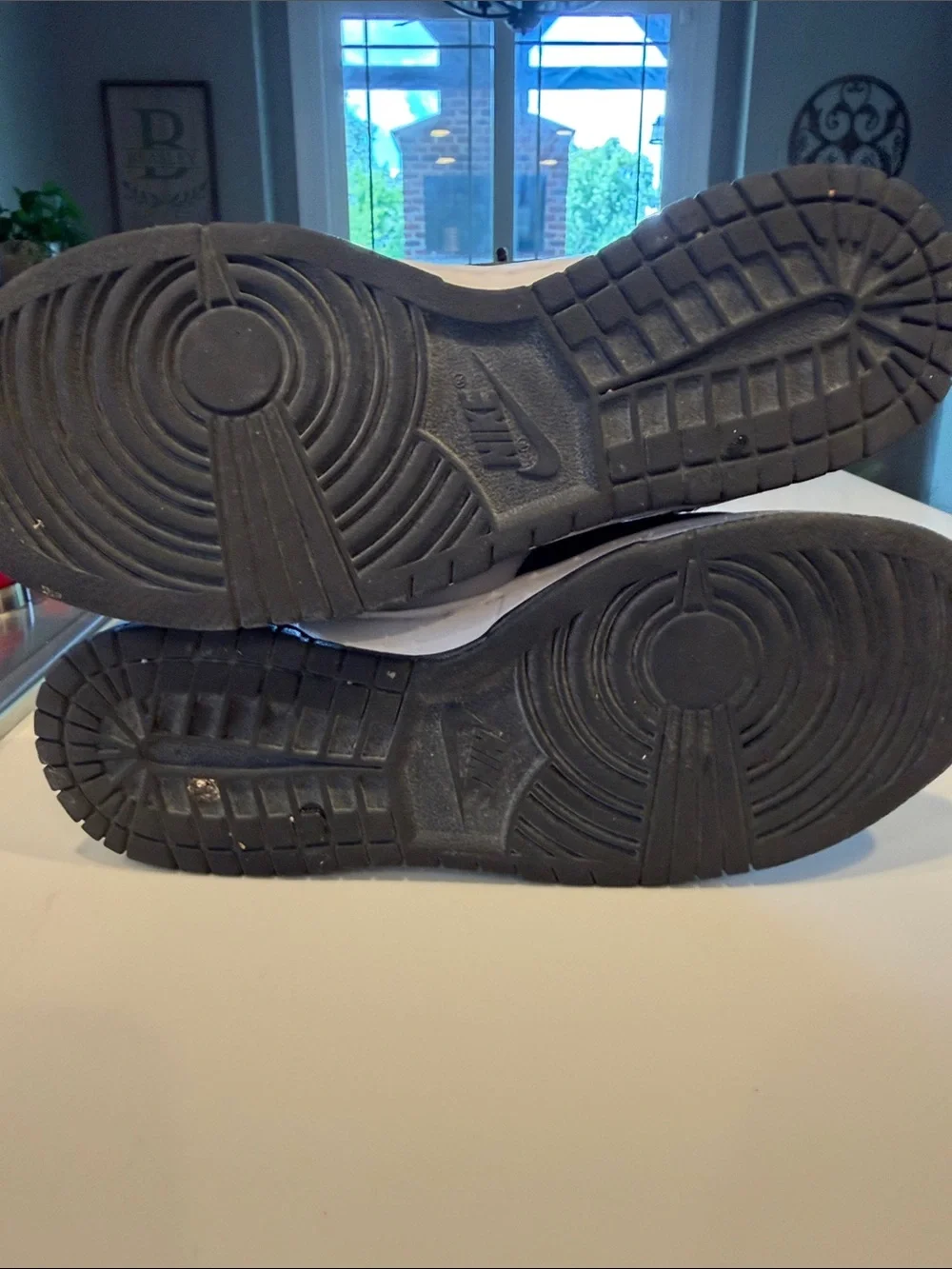 Nike mid top