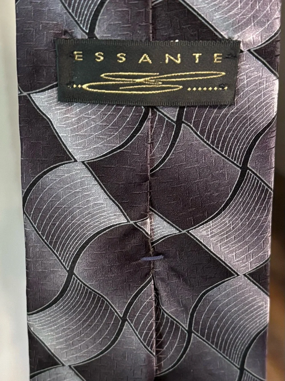Men's Gray Patterned Silk Tie - Modern Curved Geometric Design