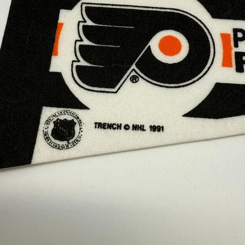 Philadelphia Flyers Vintage 90s Trench NHL Hockey Mini Pennant 9