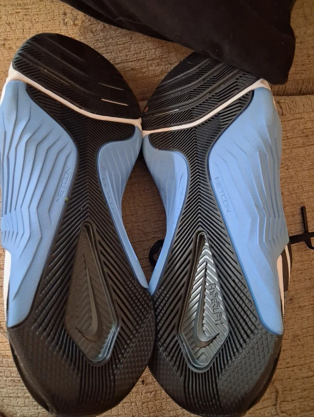 Nike stable swoosh light