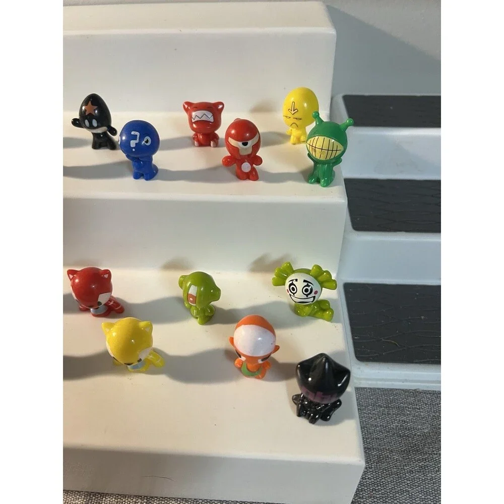 Lot of 21 Gogos Crazy Bones Figures As Shown