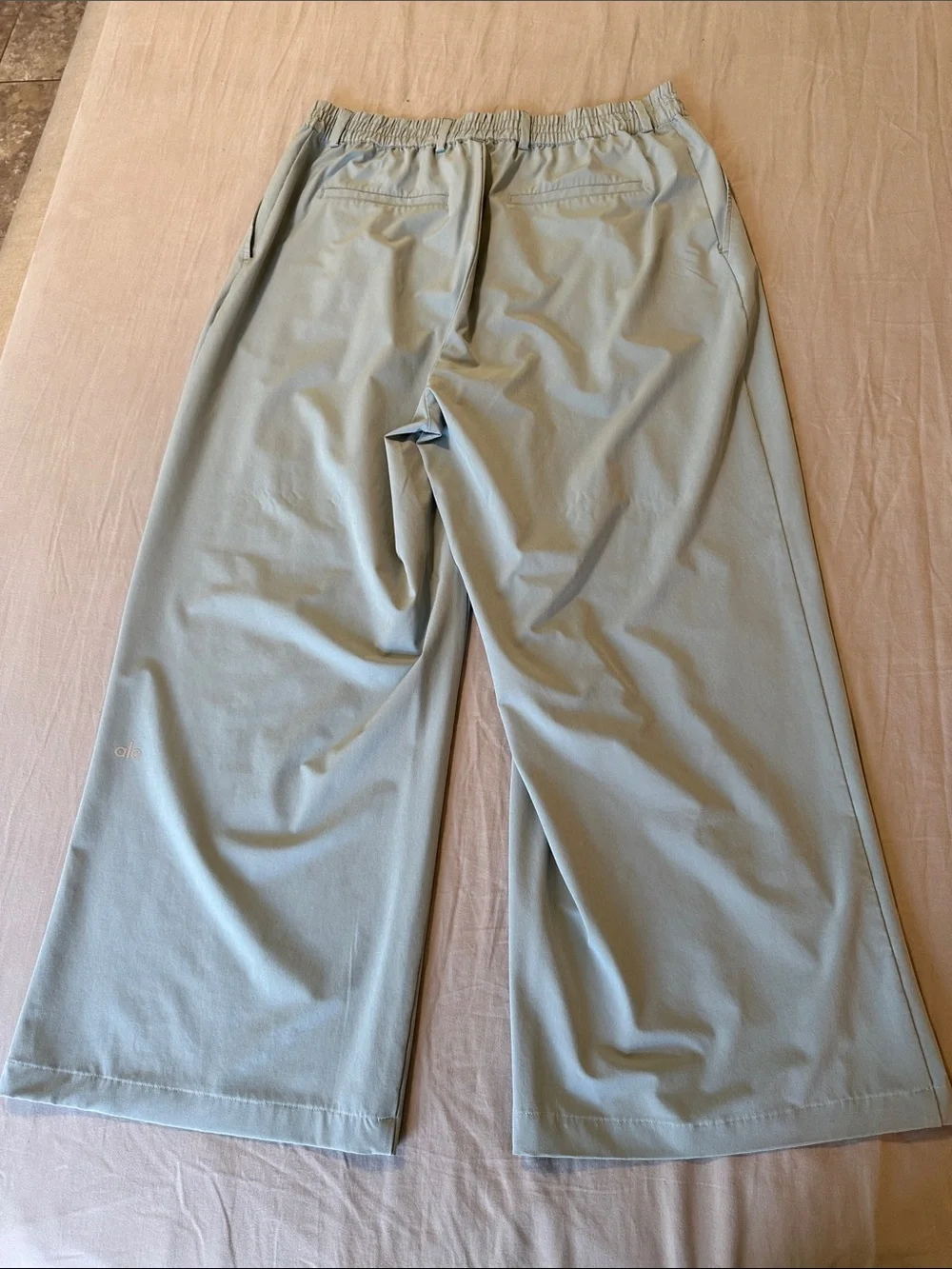 ALO Yoga effortless wide
