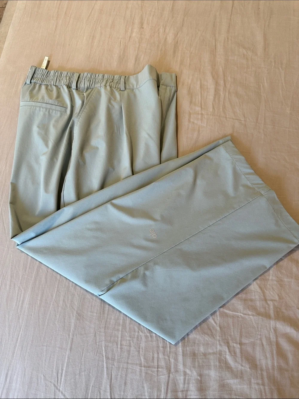 ALO Yoga effortless wide