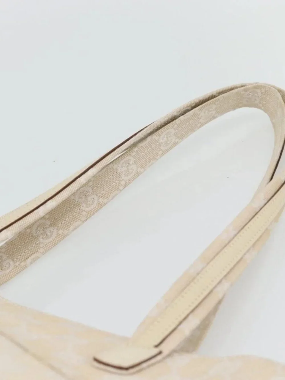 Gucci brand	gucci color	ivory