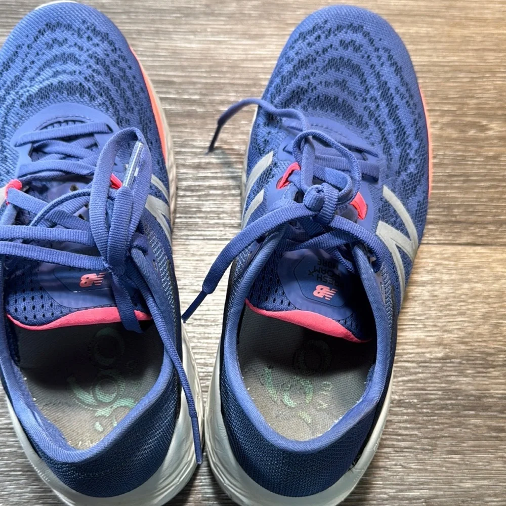 New Balance details sports navy