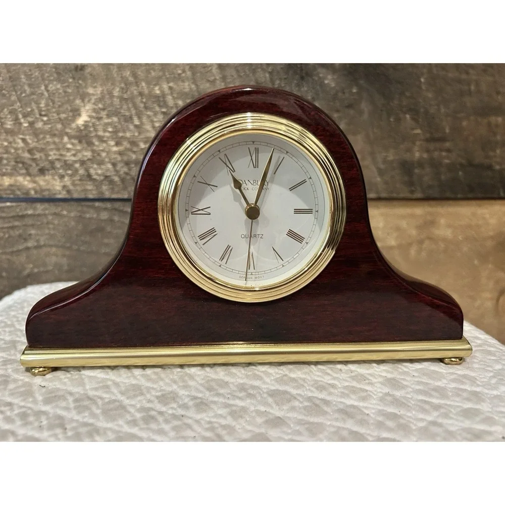 Vintage‎ Cherry Wood Grain Danbury Mantel Clock with Gold Tone Accents