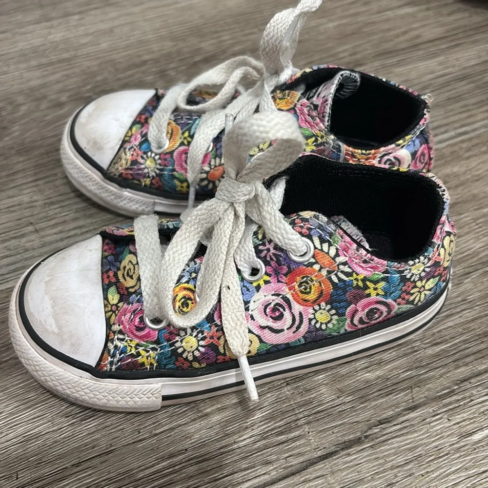 Converse toddler girl