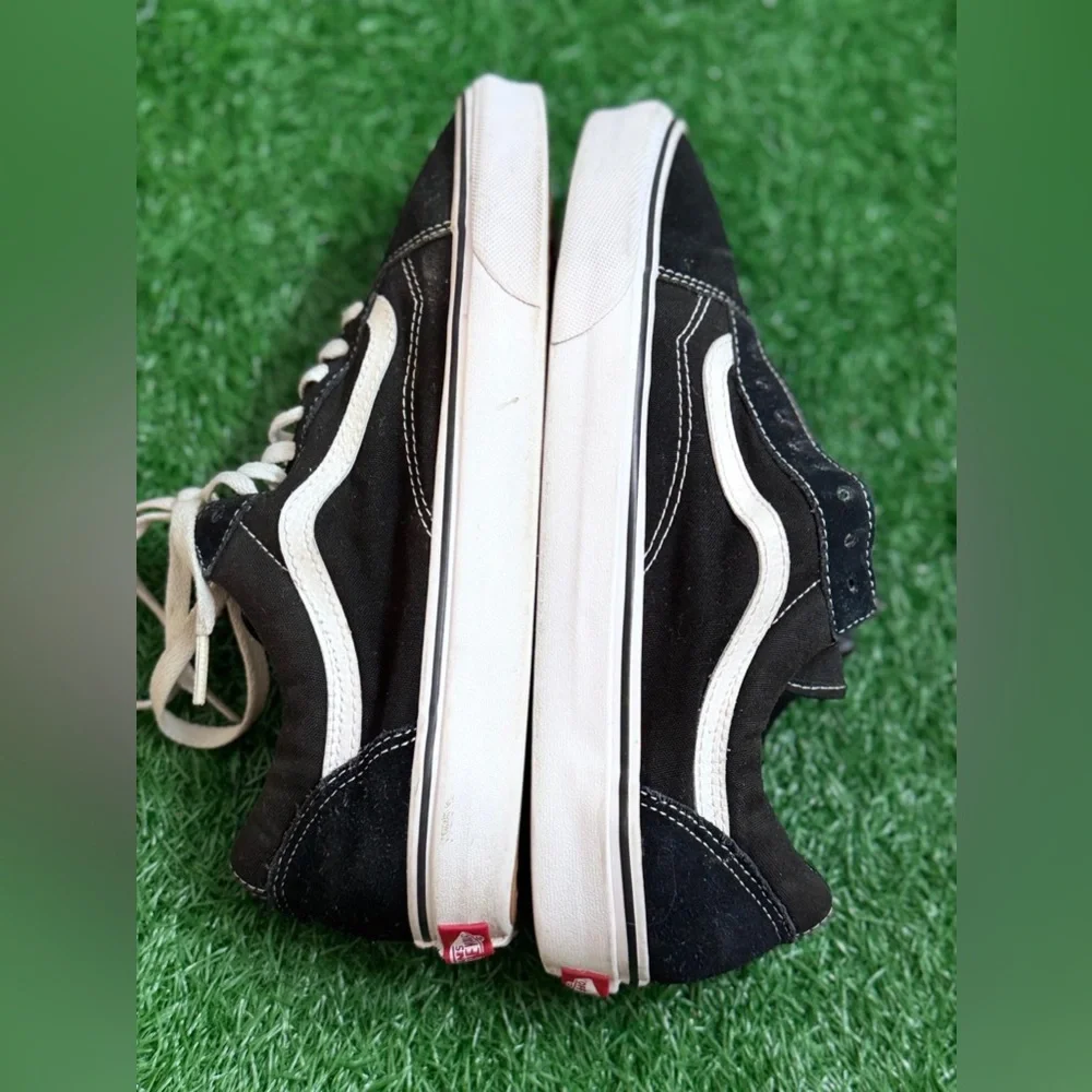 Vans black sneakers chic