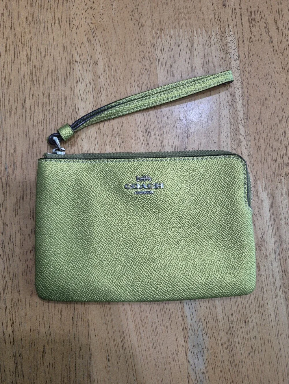 EUC Coach F58032 Green Chartreuse Corner Zip Wristlet Crossgrain Leather Wallet