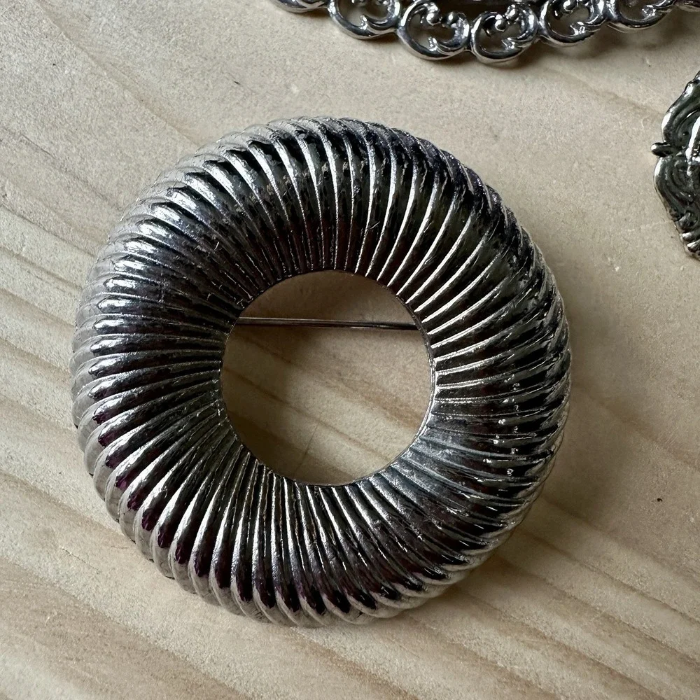 Fashion Jewelry shown lot