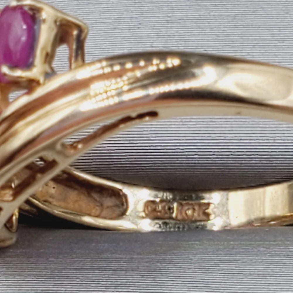 10k Yellow Gold Ruby Ring