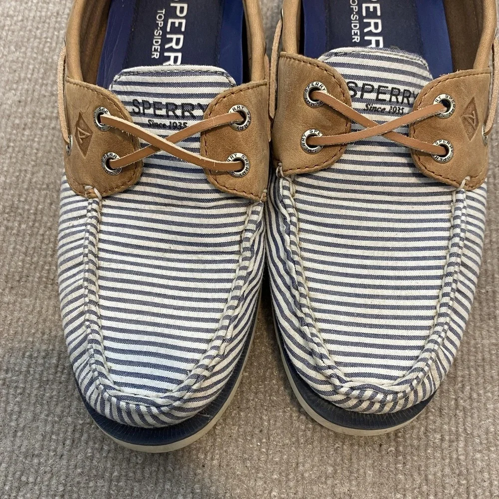 Sperry contrast lace