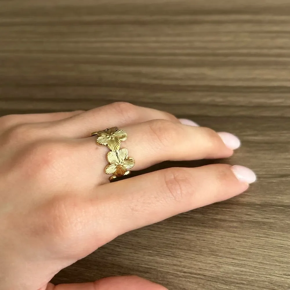 Floral Ring Q462