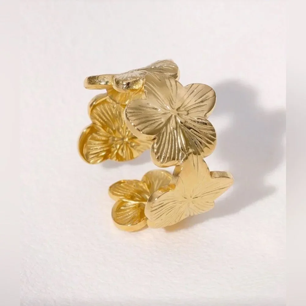 Floral Ring Q462