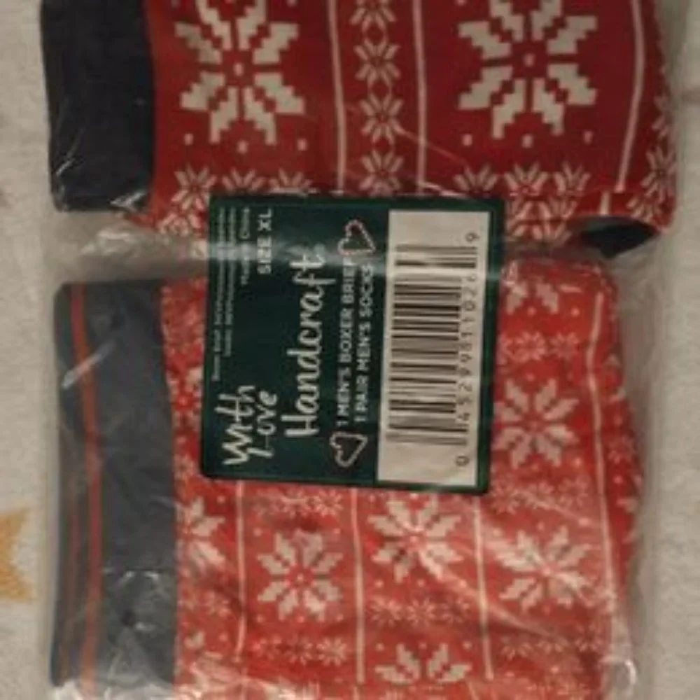 With Love Handcraft mens socks and underwear set  red snowflakes sz XL