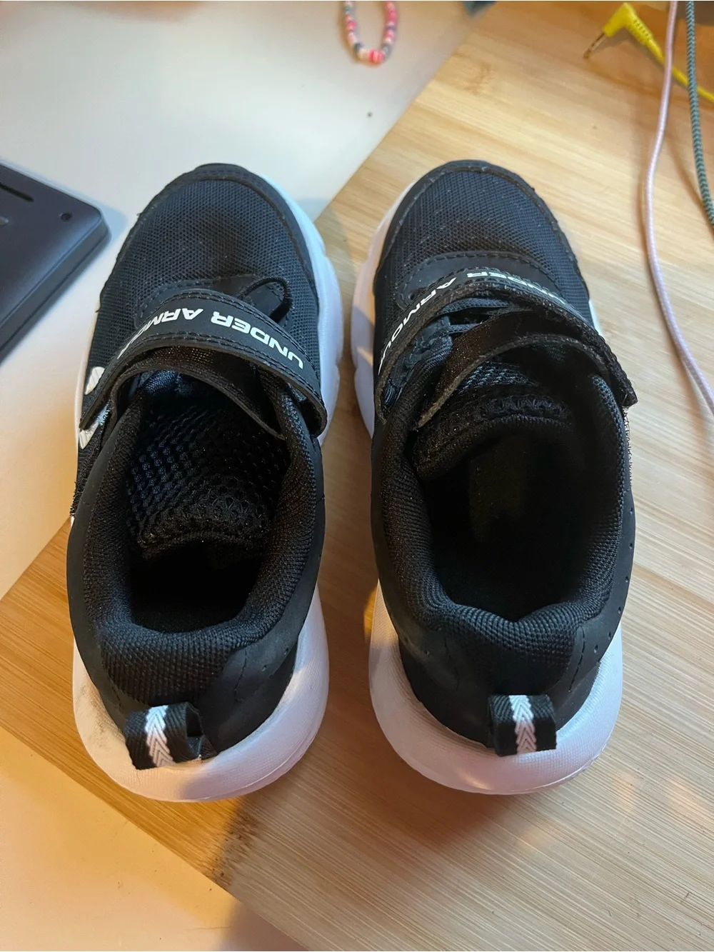 Under Armour logo side