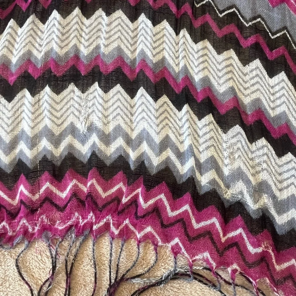 MaxAzria Zigzag Chevron Fringe Scarf in Magenta, Black & Gray