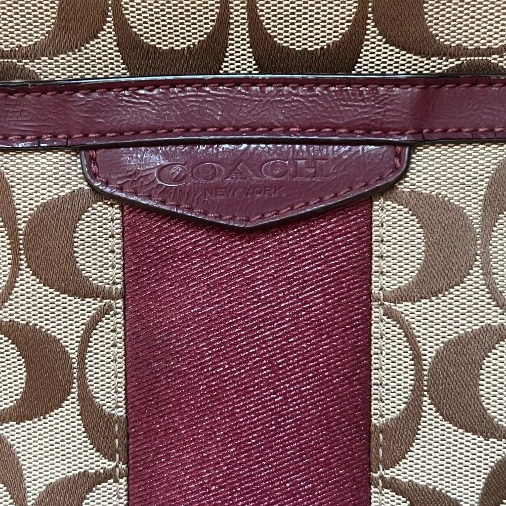 Coach classic signature