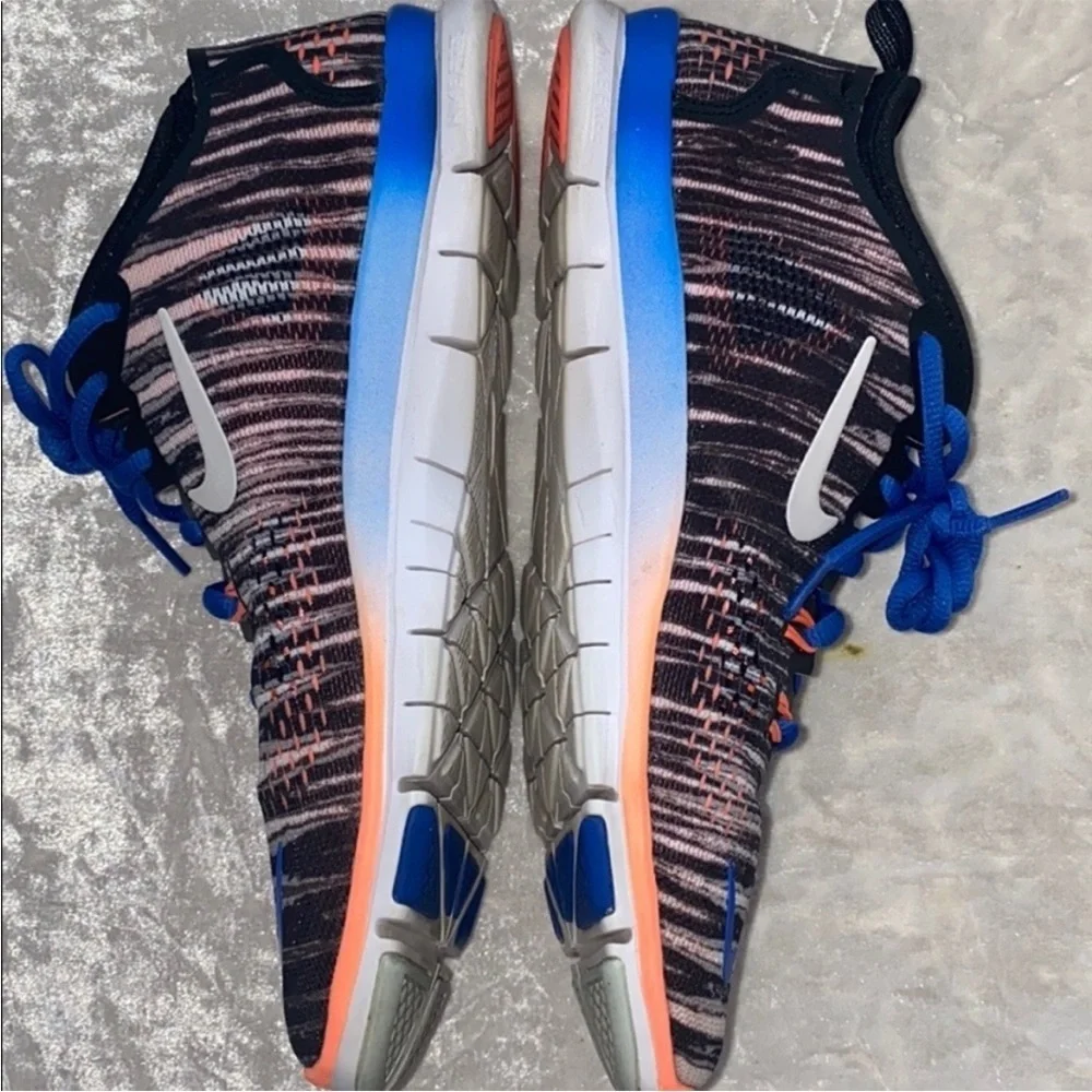 Nike free sneakers
