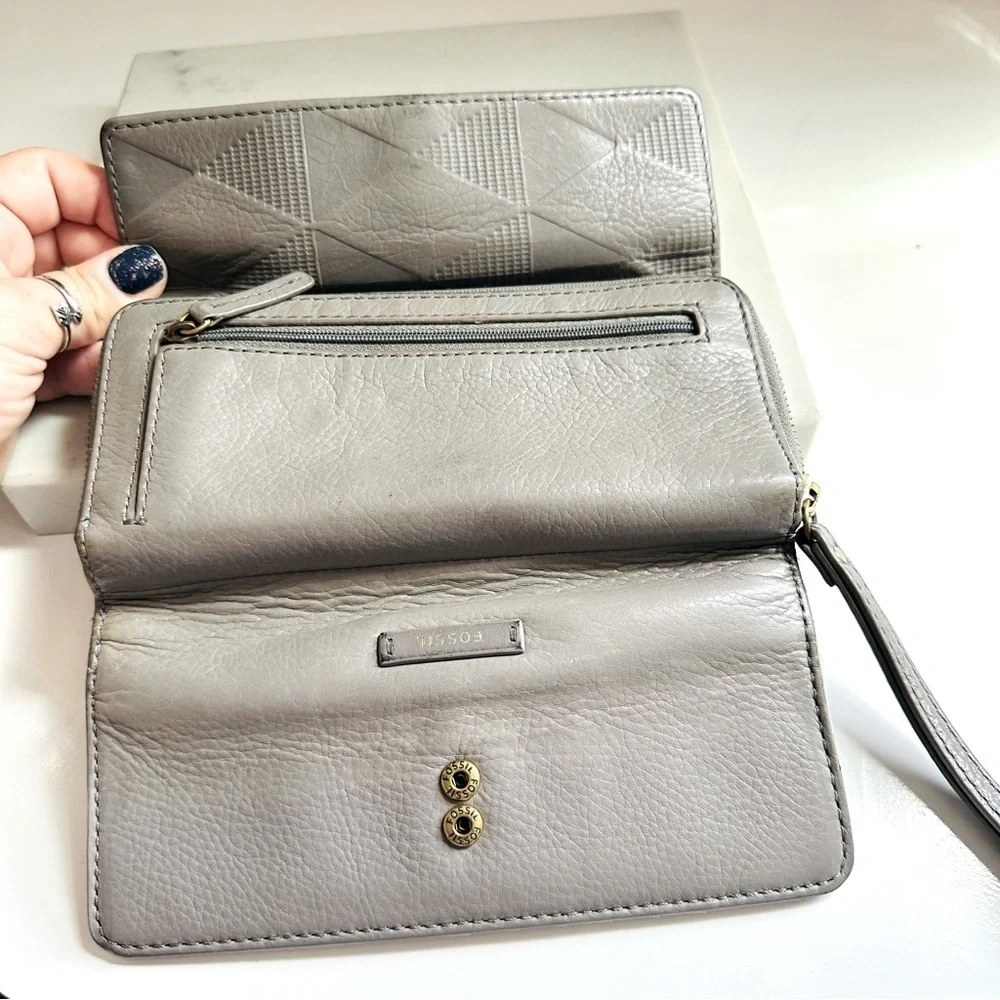 Fossil pre loved