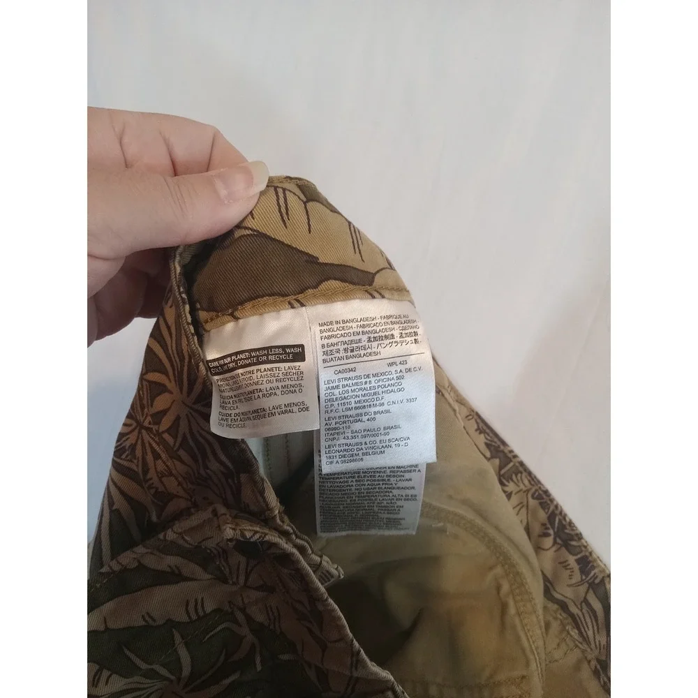 Levis floral comfortable hawaiian