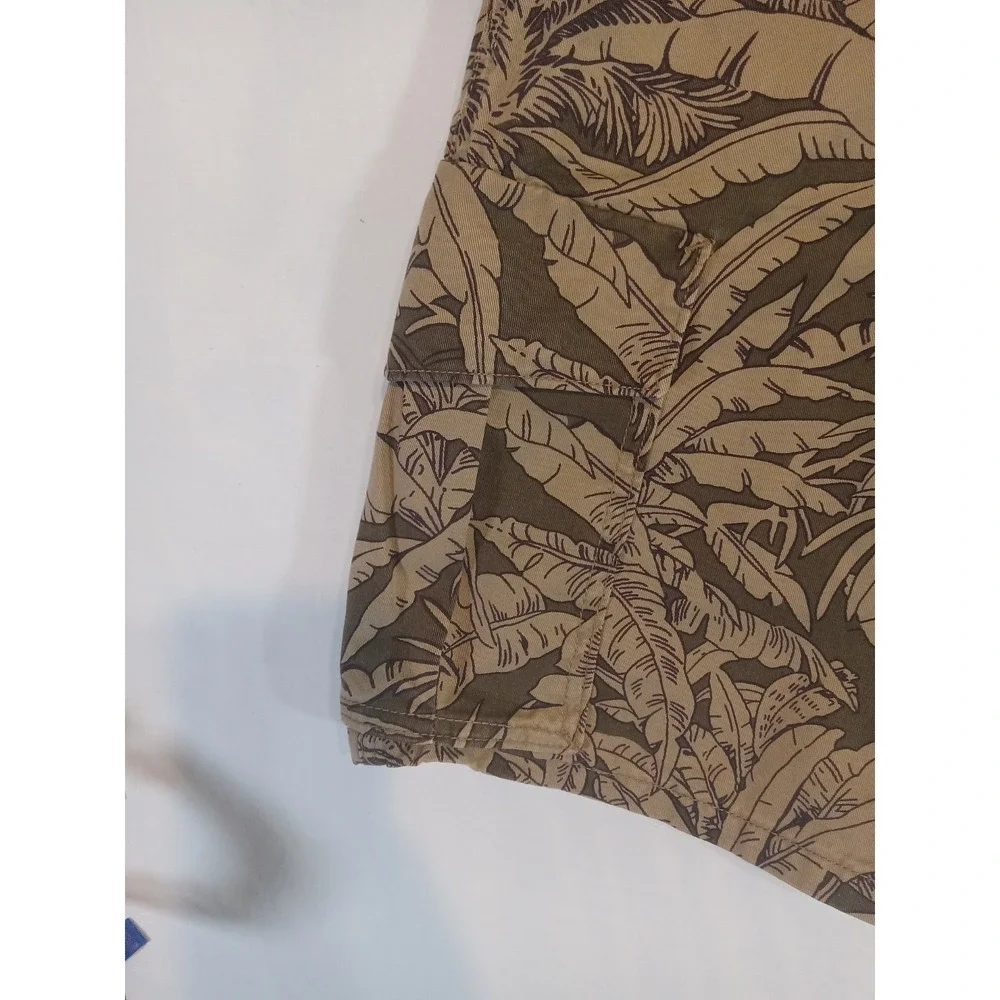 Levis addition tropical